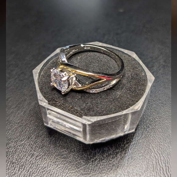Ladies Unique Two-Tone Split Band CZ Solitaire (9.25) - Picture 4 of 15